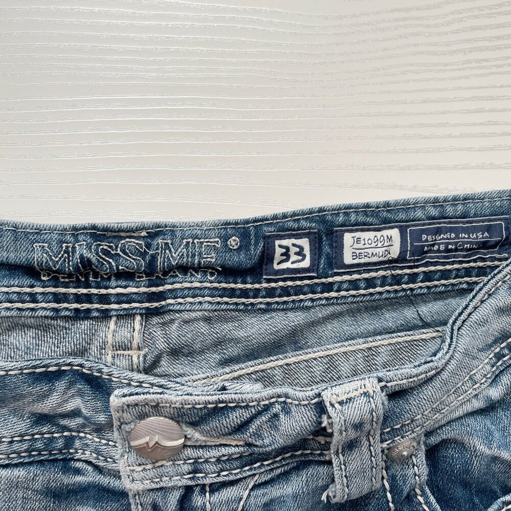 Miss Me Bling Bermuda Jean Shorts Size 33 Denim Cut Off Rhinestone Crystal Gem - Picture 3 of 10